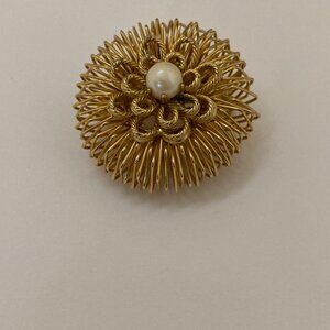 Vintage Gold Tone Flower Brooch Pin with Pearl